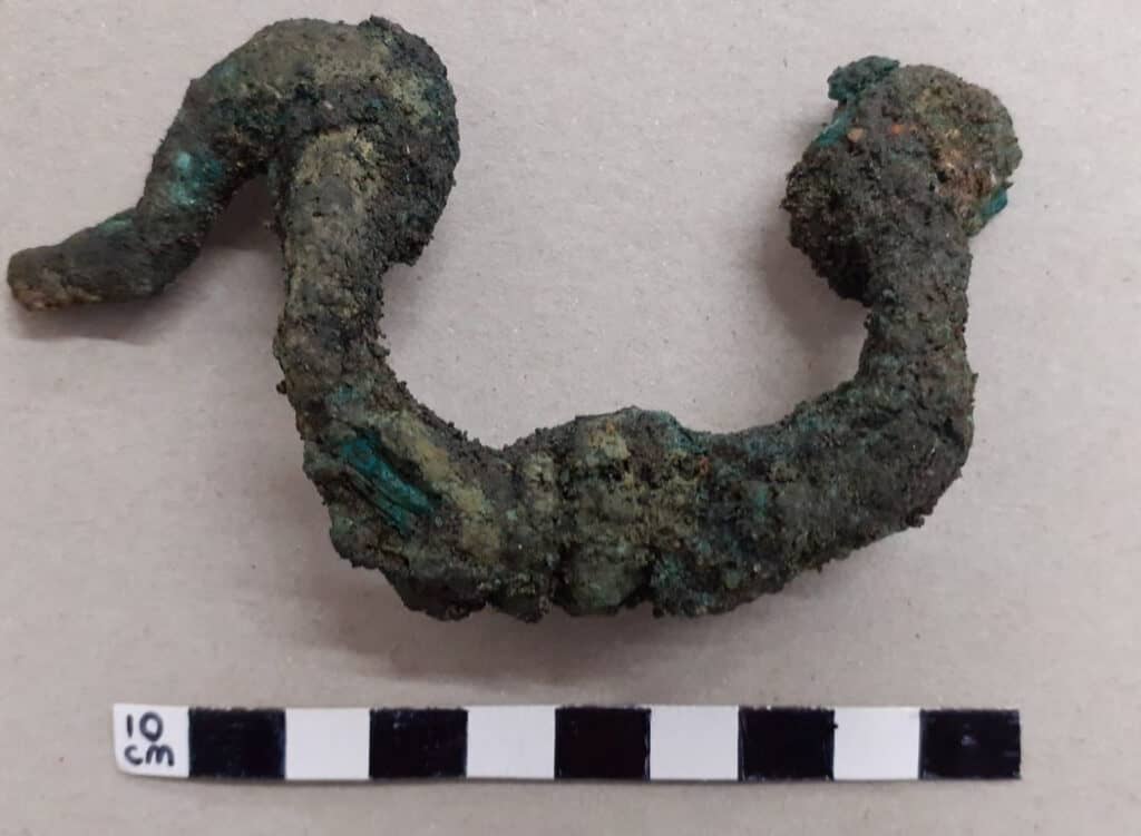 Decorated bronze handle from the dump deposits